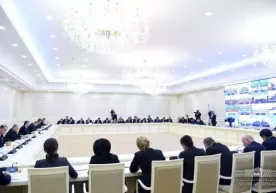 Shavkat Mirziyoyev videoselektor yig‘ilishi o‘tkazmoqda фото