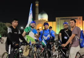 Toshkentda o‘tkazilgan «tungi velosayr» festivalida 700 dan ortiq kishi qatnashdi фото