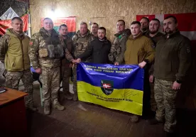 Zelenskiy shiddatli janglar ketayotgan Kupyanskka bordi фото