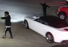 АҚШ полицияси Chevrolet автосалонида содир этилган ўғирлик лавҳаси билан бўлишди фото
