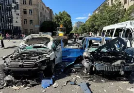 Харкив бўйлаб зарба берилди. Авиабомбалардан бири турар жой биносига тушди (фото) фото
