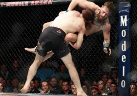 UFCнинг "йил жанги"да Ҳабиб Нурмагомедов ғалаба қозонди фото