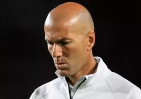 Zinedin Zidan karantin qoidalarini buzdi фото