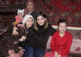 Раъно Шодиева Андижонда эшикма-эшик юриб, ногирон болалар, оналар билан суҳбатлашмоқда (Фото) фото