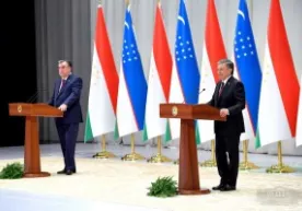 Shavkat Mirziyoyev Emomali Rahmonni nufuzli orden bilan taqdirladi фото
