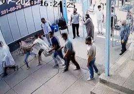 Samarqandda shifoxona qorovuli va shifokorini urgan shaxsga nisbatan jinoyat ishi qo‘zg‘atildi (video) фото