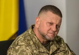 Ишдан олинган собиқ қўмондон Буюк Британияга жўнатилади фото