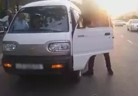Avtobus bekatida toʻxtagan “damaschi” va “Toshshahartransxizmat” xodimining janjali (video) фото