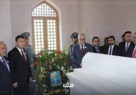 Ўзбек олимлари Алишер Навоий мақбарасини зиёрат қилишди фото