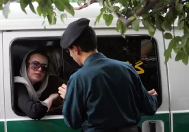 Eronda hijob o‘rash qoidasini buzgan ayol qamoqqa tashlandi фото