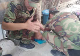 Тошкент вилоятида 5 ёшли бола сув крани учун ўрнатилган кичик ўрага тушиб кетди фото