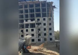 Самарқанддаги қурилишда ишлаётган кўтарма кран қулаб тушди фото