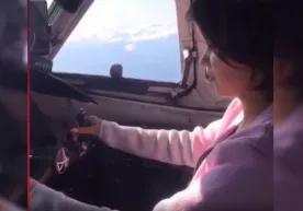 Yoqutistonda samolyotni boshqargan yo‘lovchi qizga nisbatan jinoiy ish qo‘zg‘atildi (video) фото