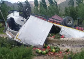 Qamchiqda tormozi ishlamay qolgan «Isuzu» 4 ta yengil avtomobil bilan to‘qnashdi фото