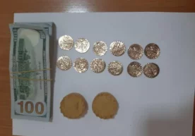 Navoiyda qo‘lbola oltin tangalarni 2250 dollarga sotayotgan shaxslar ushlandi фото