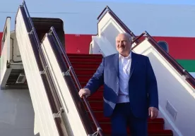 Lukashenko "Katta og‘a" bilan uchrashish uchun Moskvaga yo‘l oldi фото