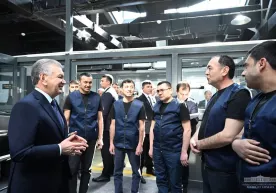 Президент Наманганга ташрифини заргарлик корхонаси билан танишишдан бошлади фото