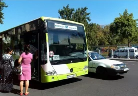 Avtobusdagi tirbandlik koronavirus tarqalishiga sabab bo‘lishi mumkin фото