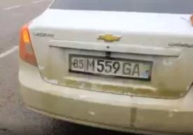 Давлат рақамини ўзгартириб, машинасини катта тезликда бошқарган навоийлик “учар” Жиззахда қўлга тушди фото