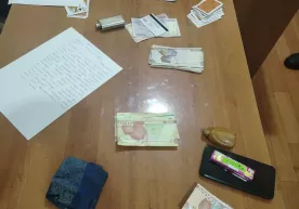 Namanganda maktab direktori xizmat xonasini qimorxonaga aylantirdi фото