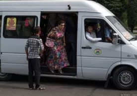 Dushanbeda haydovchilar jurnalistlarning hazilini chin qabul qilishdi фото