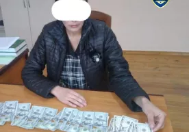 Хоразмда бандликка кўмаклашиш маркази ходими 2,5 минг доллар пора билан ушланди фото