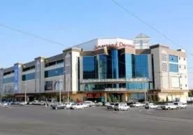 Toshkentdagi “Samarqand darvoza” gipermarketi yonida pichoqbozlik yuzaga keldi фото