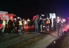 Туркияда йўловчи автобусининг ағдарилиб кетиши оқибатида беш киши ҳалок бўлди фото