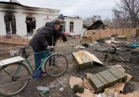 Urushning 33-kuni: rossiyalik askarlarning jasadlari, Xarkovda yegulik uchun navbat фото