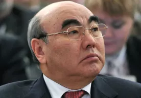 Қирғизистон депутатлари Асқар Акаевга собиқ президент мақомини қайтаришдан бош тортди фото
