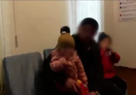Ёш фарзандларини калтаклаб, видеога олган тошбағир ота топилди (видео) фото