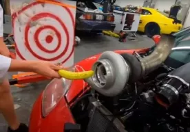 Blogerlar tomonidan «go‘sht maydalagich»ga aylantirilgan Chevrolet Corvette trubinasi фото