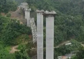 Hindistonda ko‘prik qulab, kamida 17 kishi halok bo‘ldi фото