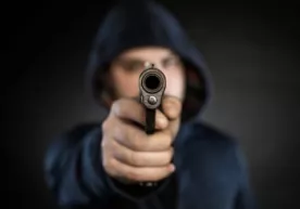 Kelinini o‘ldirish uchun killer yollamoqchi bo‘lgan qaynota hibsga olindi фото