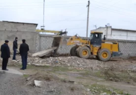 Сирдарё вилояти ҳокими 14 км пиёда юриб, аҳоли муаммоларини ўрганди фото