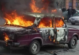 Bo‘stonliqda erkak avtomashina ichida o‘zini yoqib yubordi фото