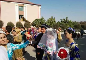 Тожикистонда 100 киши иштирокида тўйларни ўтказишга рухсат берилди фото