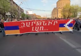 Ереванда намойишчилар ва полиция ўртасида тўқнашув юз берди фото