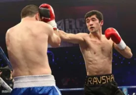 Ravshanbek Umurzoqov professional boksda ilk mag‘lubiyatga uchradi, u nokautga uchradi фото