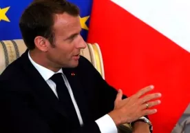 G20 саммитига келган Франция президентини аэропортда ҳеч ким кутиб олмади (видео) фото