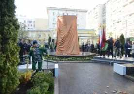 Москвада Ислом Каримов ҳайкали очилиши арафасида (фото) фото