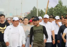Buxorodagi yurish marafonida O‘ktam Barnoyev va Shahram G‘iyosov ishtirok etdi фото