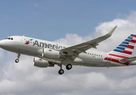 American Airlines Рождество таътиллари куни учувчиларсиз қолди фото
