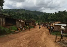 Burundida to‘ydan qaytayotgan yuk mashinasi daryoga qulab, 16 kishi halok bo‘ldi фото