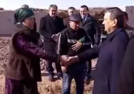 Shavkat Mirziyoyev Xorazmliklar xonadonida mehmonda (Video) фото