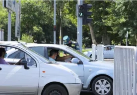 Суғуртасиз автомобилларни жарима майдонига қўйишни бекор қилиш бўйича қонун лойиҳаси ишлаб чиқилди фото