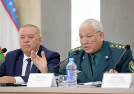 Автомобилларнинг орқа ён ойнасига парда тақиш масаласига Олий судда ташкил этилган ишчи гуруҳ нуқта қўяди фото