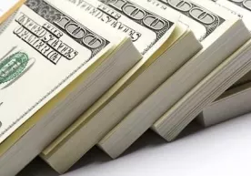 Тошкентда 15 900 долларни сўмга айирбошлашга уринган икки фуқаро жаримага тортилди фото