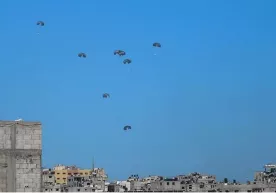 G‘azo sektorida havodan tashalgan yordam 5 kishining hayotiga zomin bo‘ldi фото