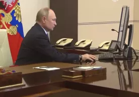 Vladimir Putin Rossiyadagi prezidentlik saylovlarida onlayn ovoz berdi фото